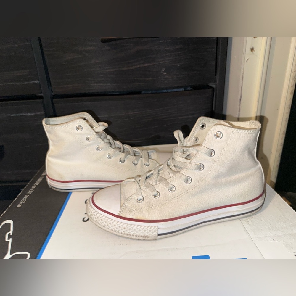 Converses high top
